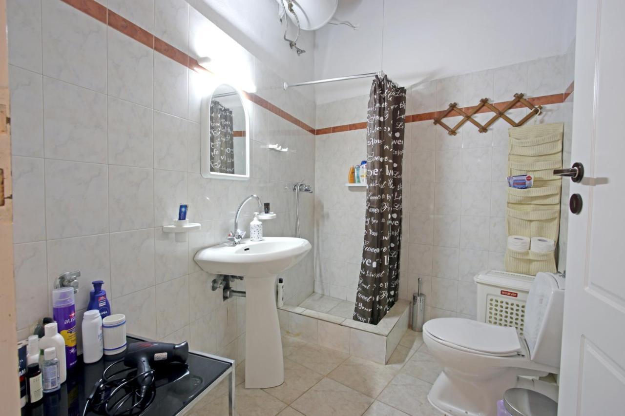 House Near The Athens Airport, Spata. Luaran gambar